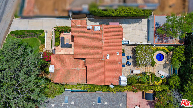 331 S Medio Drive, Los Angeles CA: https://media.crmls.org/mediaz/564299a8-2912-440a-9bac-f218c989ddff.jpg