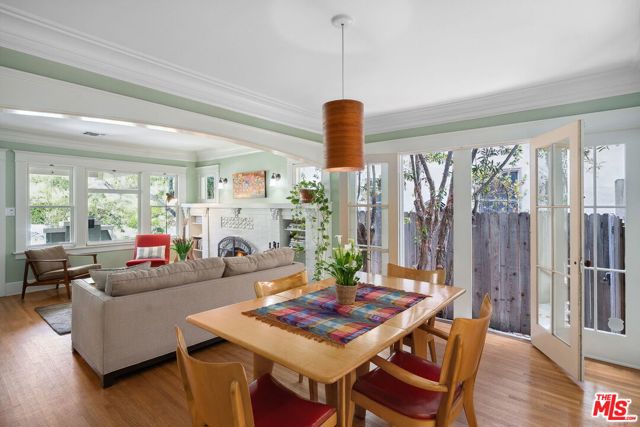 813 Crestmoore Place, Venice CA: https://media.crmls.org/mediaz/564343bf-7cec-467e-bb23-1dadcea71c13.jpg