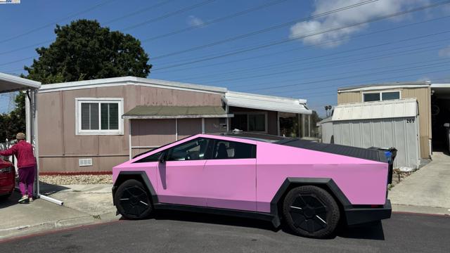 262 Manitoba Green, Fremont CA: https://media.crmls.org/mediaz/56438b8f-1b35-4bb6-900d-a4987c6edfc2.jpg