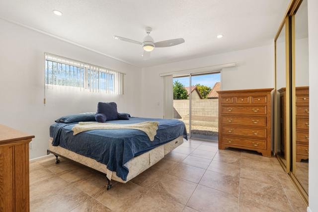 2050 Silver Oak Way, Hemet CA: https://media.crmls.org/mediaz/56438f93-78ca-4388-afea-e6ffee619bd1.jpg