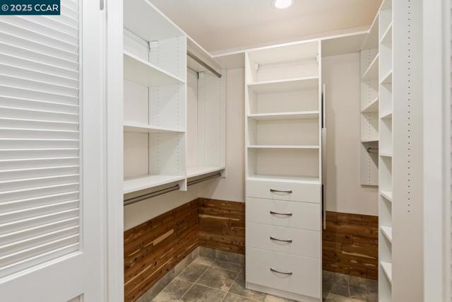 1555 Pebblebrook Ct, Walnut Creek CA: https://media.crmls.org/mediaz/5643bb6c-5b3e-46f6-8454-8ce32c7c59b1.jpg