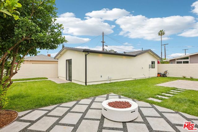 6731 Delco Avenue, Winnetka CA: https://media.crmls.org/mediaz/5644834c-83b3-4f1e-a3b8-aa588a4f58ac.jpg