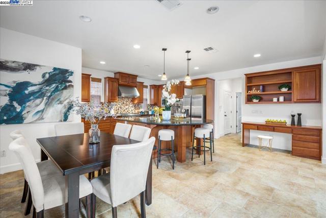 2396 Keats Ln, San Ramon CA: https://media.crmls.org/mediaz/56448528-e4db-4d9c-887c-945aa1c6d022.jpg