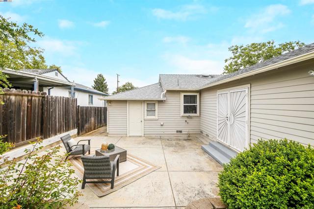19157 San Miguel Ave, Castro Valley CA: https://media.crmls.org/mediaz/56449a7a-b2e7-4356-94ce-396783b2fe93.jpg