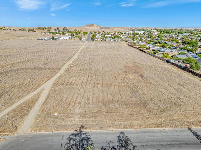 101 Amador Street, Avenal CA: https://media.crmls.org/mediaz/5644aaad-87dd-4edf-853f-33cc74f7427c.jpg