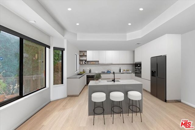 4560 Densmore Avenue, Encino CA: https://media.crmls.org/mediaz/5644bb4f-f05a-4803-bc12-3fbbec6b8e6b.jpg