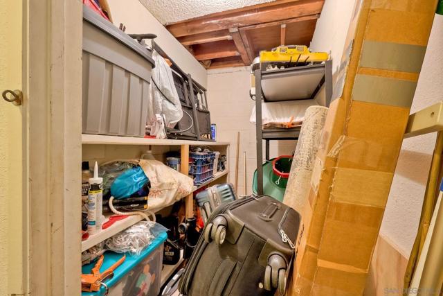 1174 Locust St, San Diego CA: https://media.crmls.org/mediaz/5644e08d-b57b-4ca2-9344-dee89ba6422e.jpg