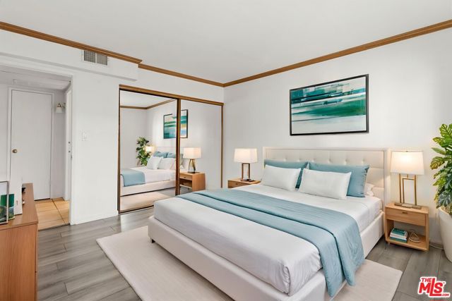 1 Bed Home for Sale in Los Angeles, California