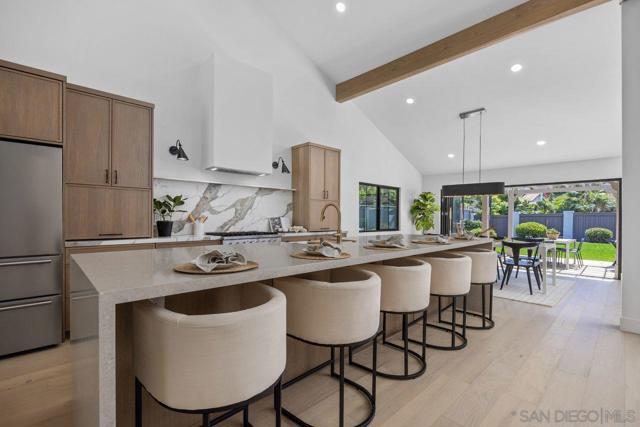 1127 Santa Rufina Court, Solana Beach CA: https://media.crmls.org/mediaz/56457872-6500-4d31-8c92-963115e64481.jpg