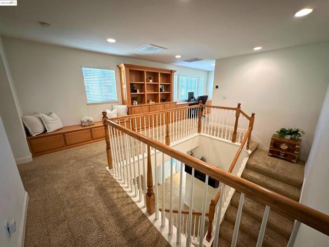 1327 Remington Ct, Tracy CA: https://media.crmls.org/mediaz/56462ff9-8e03-4b73-84bb-ede29e2ac7b1.jpg