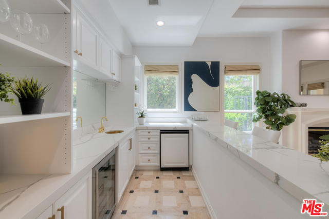 3791 WINFORD Drive, Tarzana CA: https://media.crmls.org/mediaz/56469641-264a-48b4-b200-e9196a47f062.jpg
