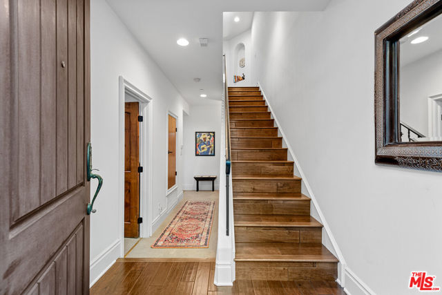 1619 Artesia Boulevard, Manhattan Beach CA: https://media.crmls.org/mediaz/5646dfb4-3bef-4b2b-b77e-7d51d9eacd0d.jpg