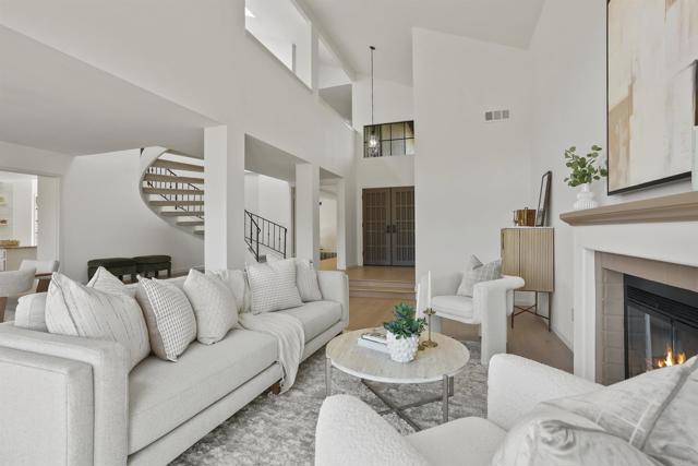 Detail Gallery Image 8 of 40 For 1240 Ladera Linda, Del Mar,  CA 92014 - 3 Beds | 2/1 Baths