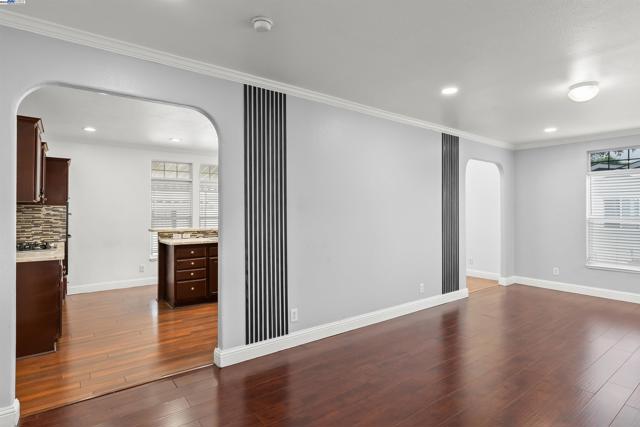 28147 Murcia st, Hayward CA: https://media.crmls.org/mediaz/564768c5-90e8-4a19-9e4e-bdc3d6591063.jpg