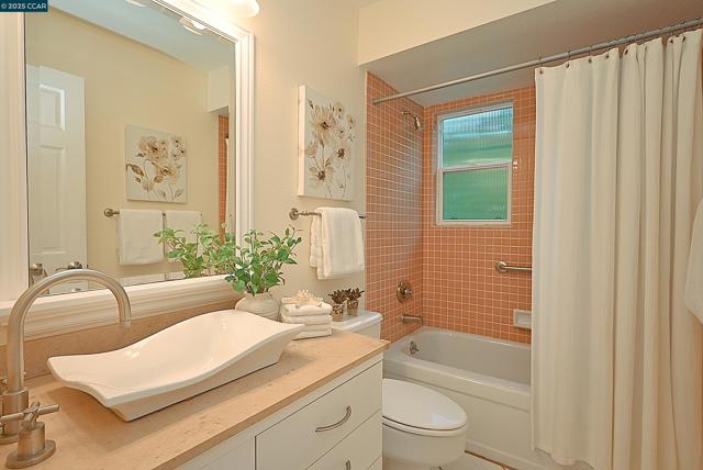 911 Sousa Drive, Walnut Creek CA: https://media.crmls.org/mediaz/5647cf78-7443-467a-b303-291b935c230f.jpg