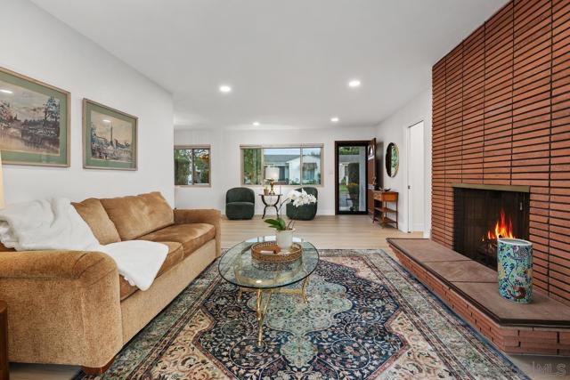 4386 Argos Dr, San Diego CA: https://media.crmls.org/mediaz/5648d0c7-4eed-49da-9cbf-597f8a31ee8b.jpg