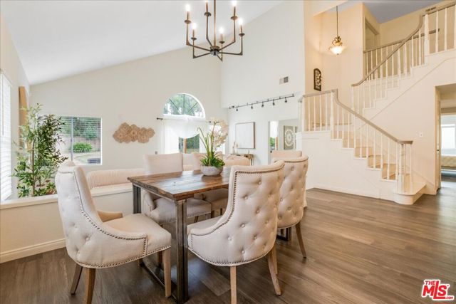12084 London Grove Court, Moorpark CA: https://media.crmls.org/mediaz/56492d3b-6a9d-4768-b01d-220d03f27568.jpg