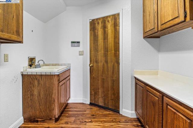 4095 Robin Ln, Castro Valley CA: https://media.crmls.org/mediaz/564a13f7-b1cc-48d3-b07e-a9b3826e78f7.jpg