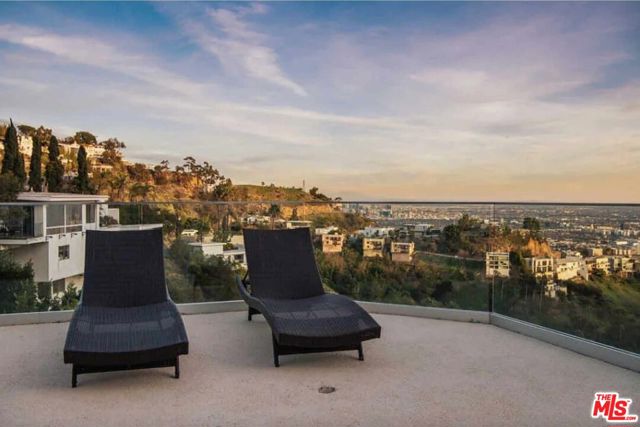 2183 Sunset Plaza Drive, Los Angeles CA: https://media.crmls.org/mediaz/564a53a5-c862-41e8-a9d2-6e95b5f4631f.jpg