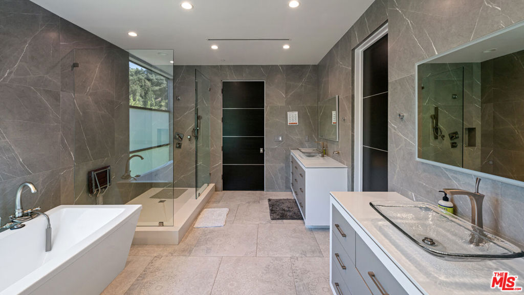 MLS #25576861 image #16