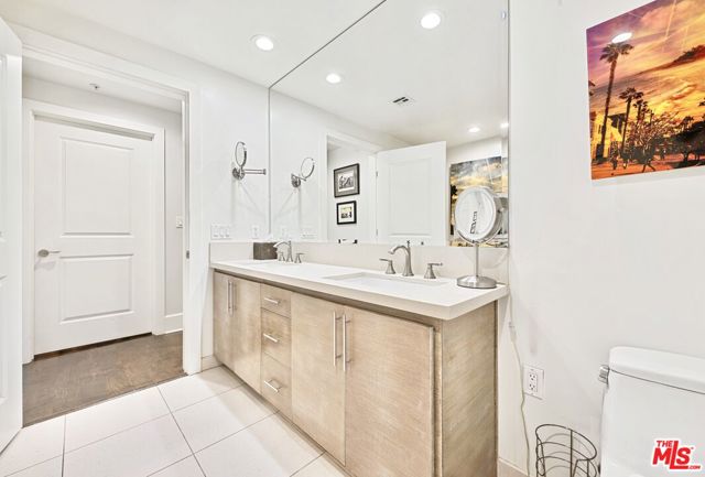 Image 17 of 26 For 357 Hayworth Avenue 201