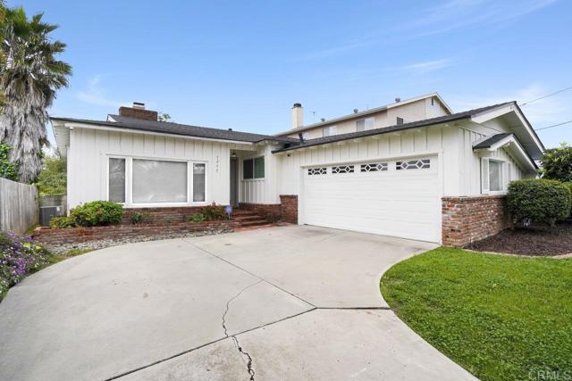 7255 Volta Court, San Diego CA: https://media.crmls.org/mediaz/564bb55c-081f-4449-a219-00d32640af28.jpg