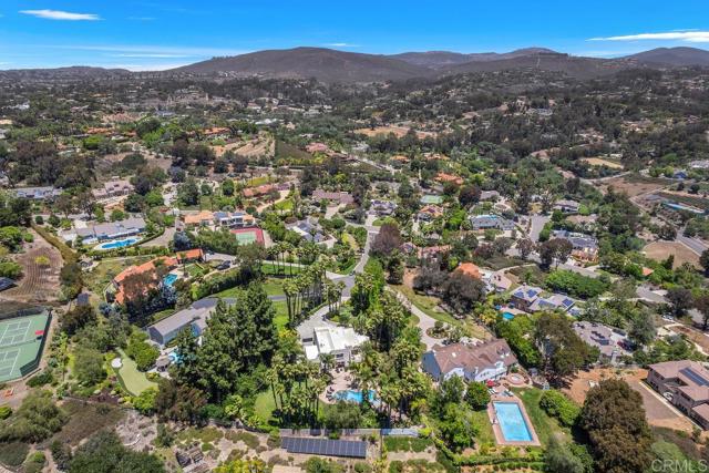1203 Caminito Graciela, Encinitas CA: https://media.crmls.org/mediaz/564c7ea5-383a-4f34-8199-2db0458b6d23.jpg
