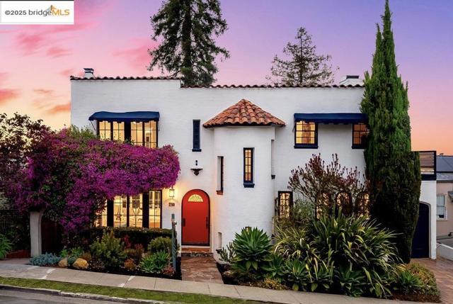 740 Calmar Ave, Oakland CA: https://media.crmls.org/mediaz/564cc030-c7f1-436b-9d6d-9c41123b6191.jpg