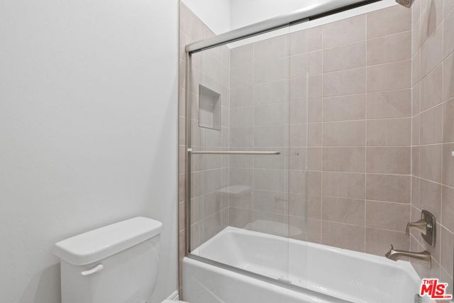 3719 Pathway Court, Bakersfield CA: https://media.crmls.org/mediaz/564d8480-9fed-4940-9d6e-fc10600a2299.jpg