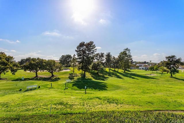 4905 Alicante Way, Oceanside CA: https://media.crmls.org/mediaz/564e0380-287d-42dd-bba5-899110bb14af.jpg