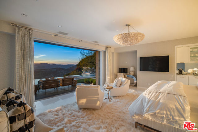 1645 Carla, Beverly Hills CA: https://media.crmls.org/mediaz/564e2d65-2774-4a9b-875d-d9552ebd8c73.jpg