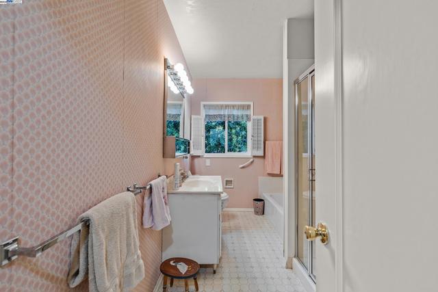 2863 Burton Dr, Oakland CA: https://media.crmls.org/mediaz/564e7315-ead2-4fee-8e1b-0f8804ddffa6.jpg