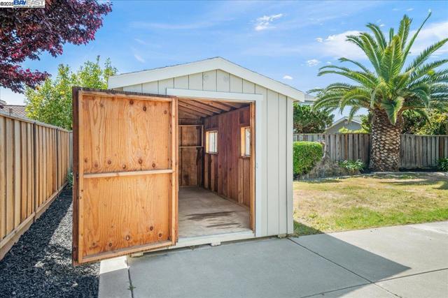 4848 Nadine Ct, Union City CA: https://media.crmls.org/mediaz/564ee6f7-ef82-4c56-ad9d-6e9b0aa0b4d3.jpg