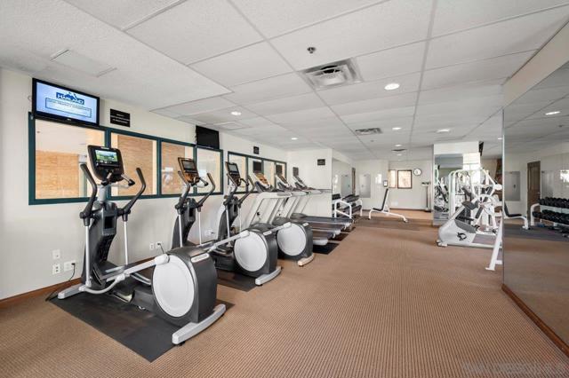 555 Front Street, San Diego CA: https://media.crmls.org/mediaz/564f0fce-94a1-4951-a5f9-846bd2c27eef.jpg