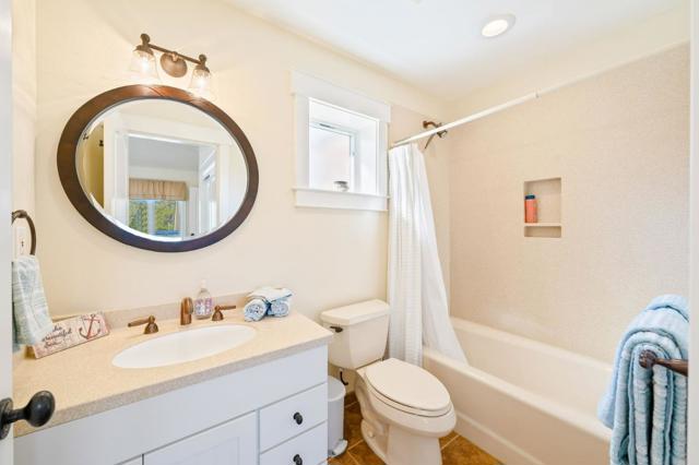 1207 Danmann Avenue, Pacifica CA: https://media.crmls.org/mediaz/565086fd-8b27-4193-bf11-298762b05b73.jpg