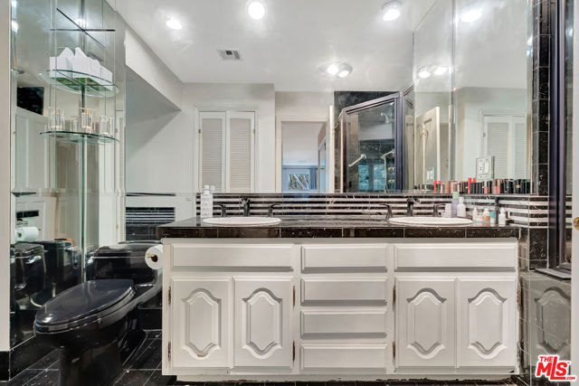 5025 Delita Place, Woodland Hills CA: https://media.crmls.org/mediaz/5650f500-00a9-4dfb-a980-e09491f5c299.jpg