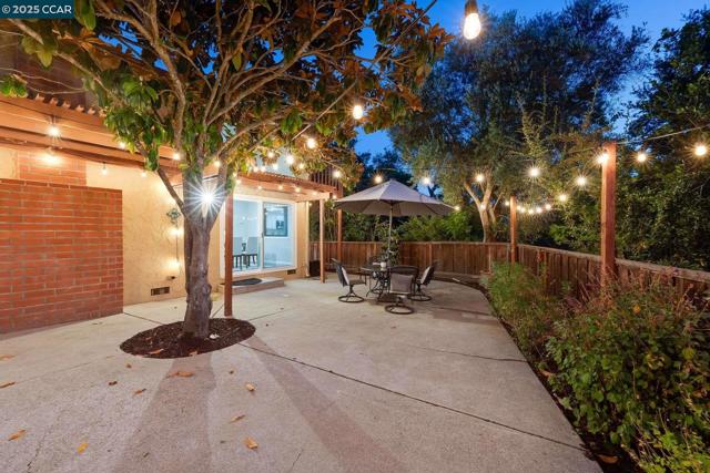 1084 Southdown Court, Walnut Creek CA: https://media.crmls.org/mediaz/565124f9-279e-4bc3-9e7c-197919007b4e.jpg
