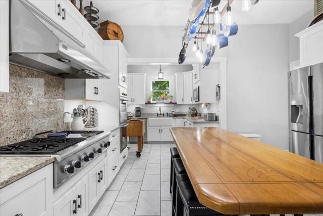 223 N Oregon Street, Yreka CA: https://media.crmls.org/mediaz/56512d63-5ce0-4009-8820-1d31a12cbe45.jpg