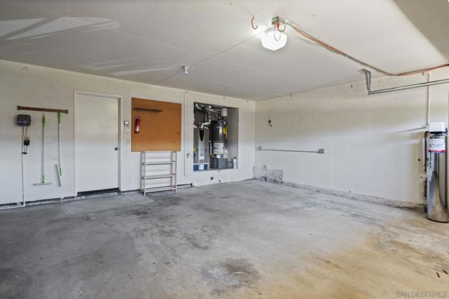 13907 Bruyere Ct, San Diego CA: https://media.crmls.org/mediaz/565130dc-29bb-4f03-b8c2-78012de59a01.jpg