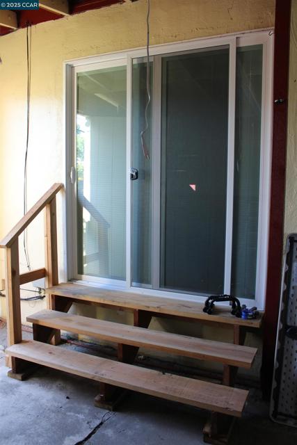 2956 Mckenzie Dr, Richmond CA: https://media.crmls.org/mediaz/56516268-16a6-4fb4-8098-6199bfe87c44.jpg