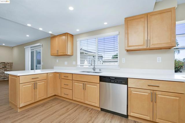 2086 Oakridge Ln, Pittsburg CA: https://media.crmls.org/mediaz/5652854e-6615-4d03-8640-b047a740ed02.jpg