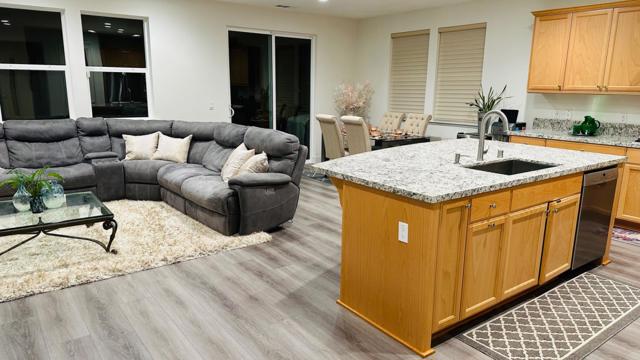 2051 White Oak Drive, Hollister CA: https://media.crmls.org/mediaz/56529542-6b34-4ffe-b881-efb6394fcf34.jpg