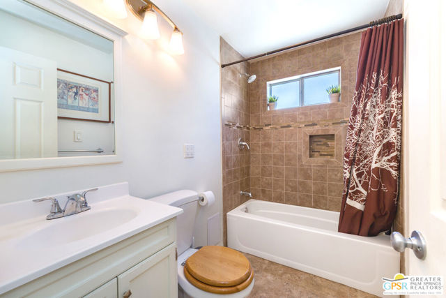 13613 Muscatine Street, Arleta CA: https://media.crmls.org/mediaz/56529bde-1f5c-4917-a173-f9bda3118cd1.jpg