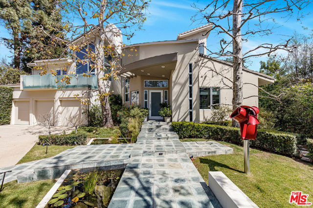 222 Avondale Avenue, Los Angeles CA: https://media.crmls.org/mediaz/5652d1bb-f579-4dd5-aa77-bb47c8adf5f2.jpg