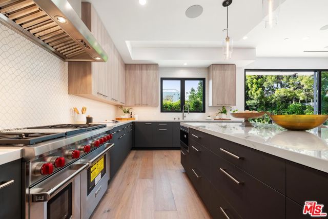 1213 Pine Street, Santa Monica CA: https://media.crmls.org/mediaz/56531571-5a16-4108-9a21-3acefe25a086.jpg