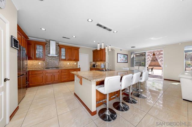1175 SANTA OLIVIA RD, Chula Vista CA: https://media.crmls.org/mediaz/56534adb-3f73-4d70-acb0-4cfed5640762.jpg