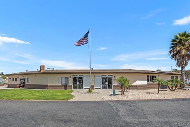82 Shirle Lane, Oceanside CA: https://media.crmls.org/mediaz/5653987c-eac3-4509-8c84-515ae1154084.jpg