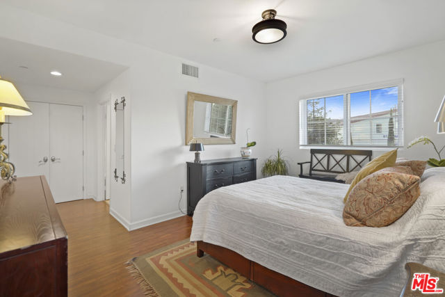 13308 Valleyheart Drive, Sherman Oaks CA: https://media.crmls.org/mediaz/5653b9f3-269d-4ba9-9baa-ebc55e7de5b8.jpg