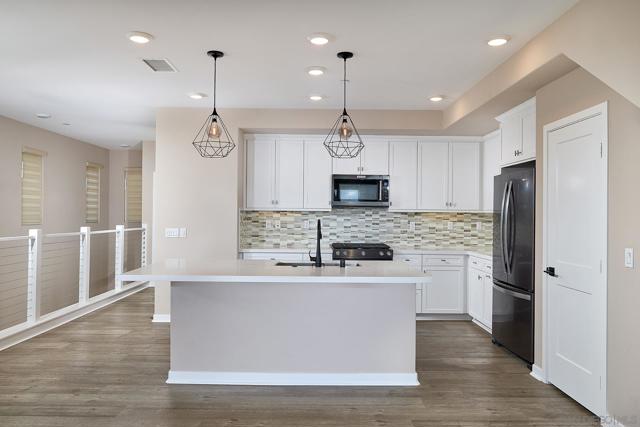 2921 Via Alta Pl, San Diego CA: https://media.crmls.org/mediaz/5653d90d-2504-4ac3-9dbc-785c1b30639e.jpg