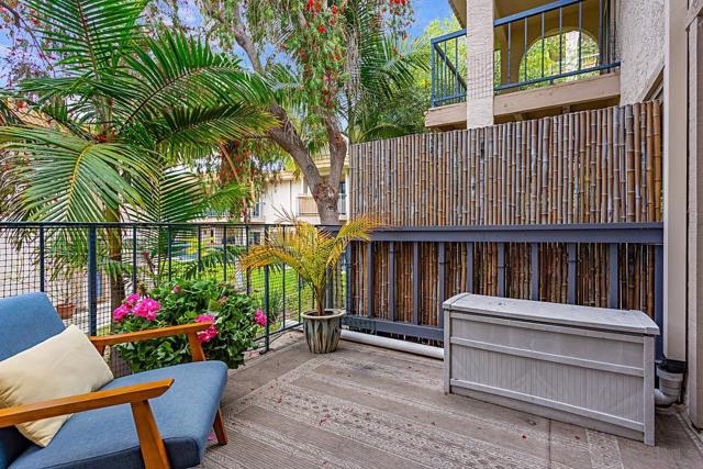 2383 Altisma Way, Carlsbad CA: https://media.crmls.org/mediaz/5653eb9e-23cb-47e3-9a0f-1dcb3f82ce67.jpg